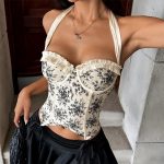 Корсет с принтом на косточках с кольцами и воротником-халтер, украшенный рюшами